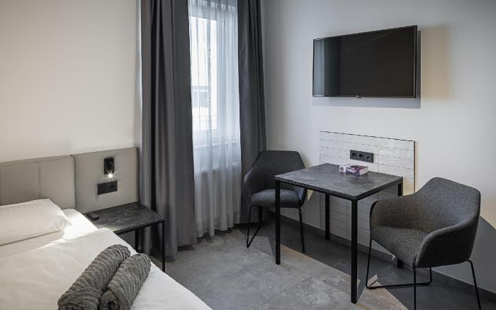 Home & Work Apartments 