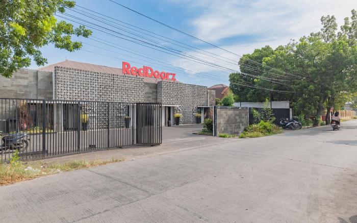 RedDoorz Plus near UNIMED Medan