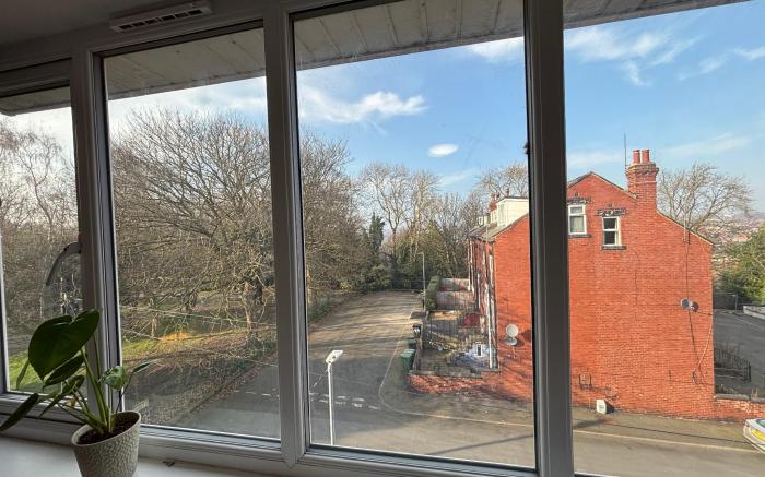 Bright and Cozy Stay in leeds