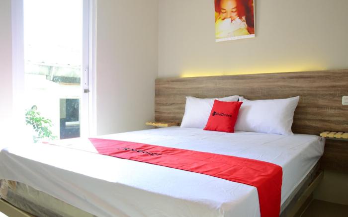 RedDoorz near Mangga Dua Square