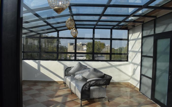 Villa 4BHK w/Plunge Pool, Glasshouse: Manihar