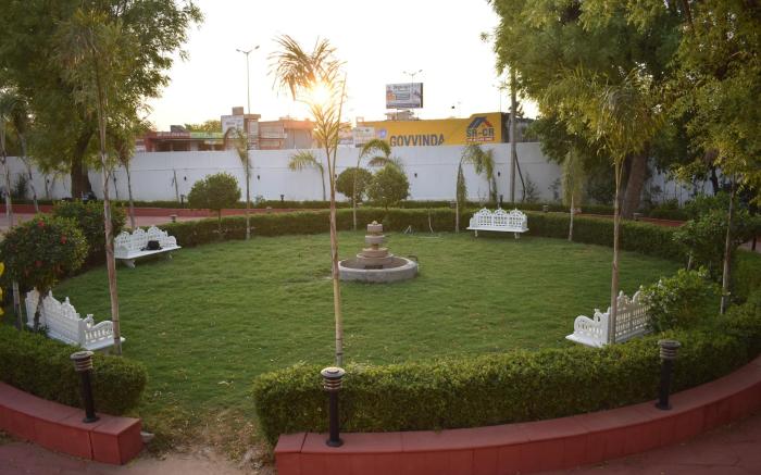 Villa 4BHK w/Plunge Pool, Glasshouse: Manihar