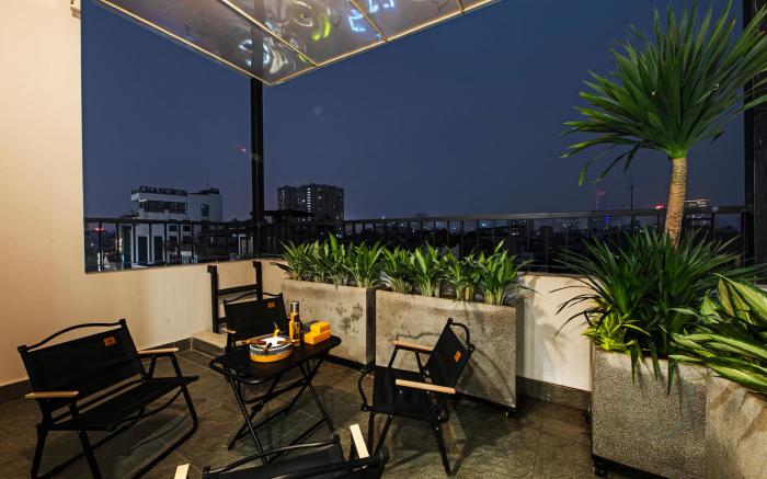 Literature'N Central Hotel and Travel