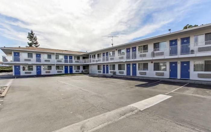 Super 8 by Wyndham Santa Clara
