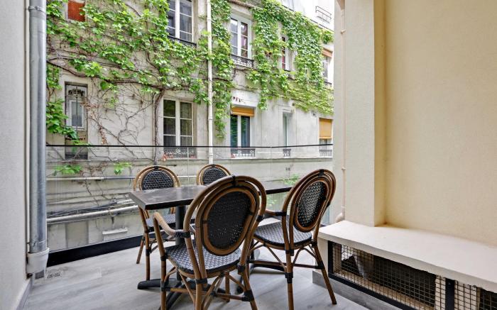 Modern apartment & terrace - 2BR/6P