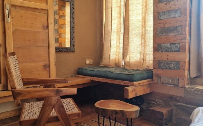 ART Village Naggar - Entire Kathkuni Villa