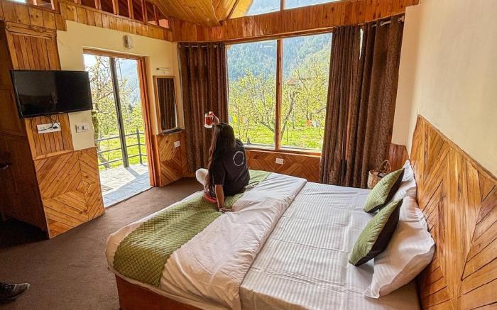 Kahaani: Private Chalet amidst Apple Orchards