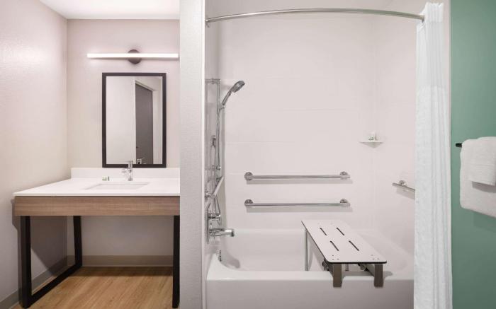 ECHO Suites Extended Stay by Wyndham Phoenix-Peoria/Glendale