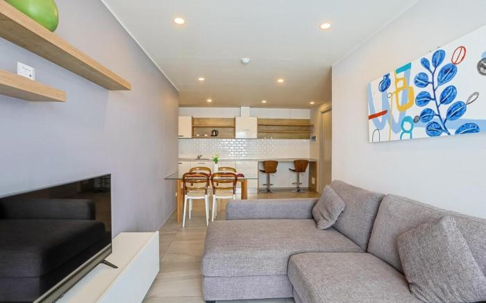 Pool View 1 Bed Apt (T2-520)