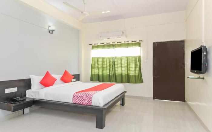 OYO Flagship 30324 Hotel Ravikiran