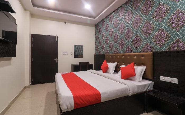 OYO 30586 Hotel Aryan Vilas