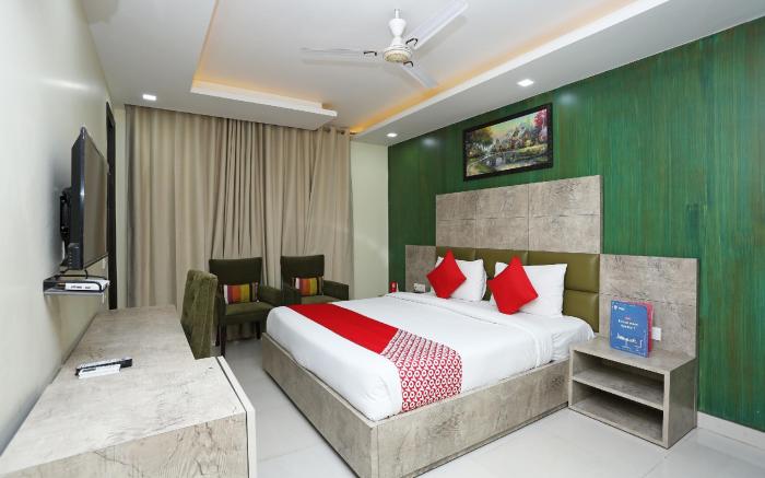 OYO 33355 La Rooms
