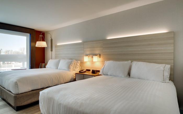 Holiday Inn Express & Suites Galesburg By IHG