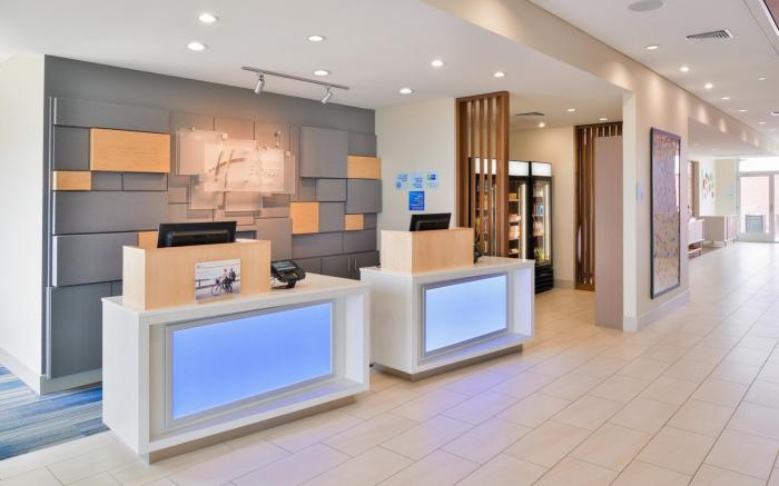 Holiday Inn Express & Suites Madison By IHG