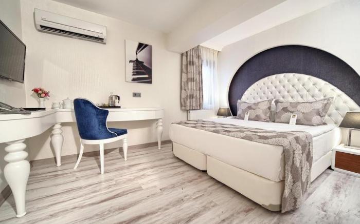 Demonti Hotel