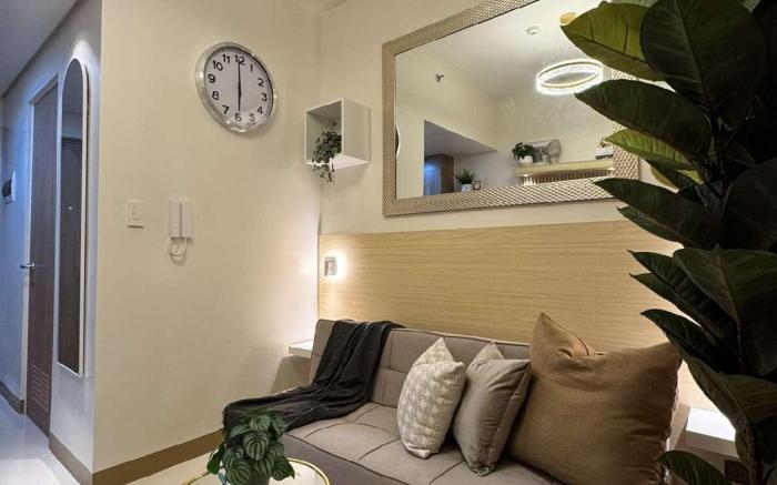 Sleek City Sanctuary 1BR at Red Makati Staycation