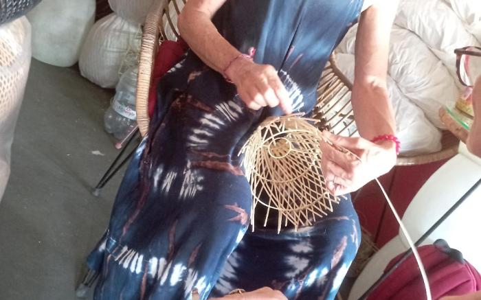 Weaving class rautan lamps