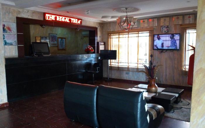 D'czars Hotel and Suites