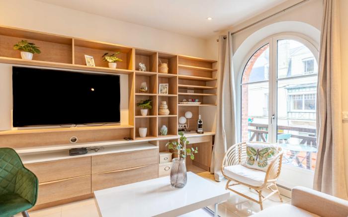 Luxurious 2 bedroom duplex on Place Morny