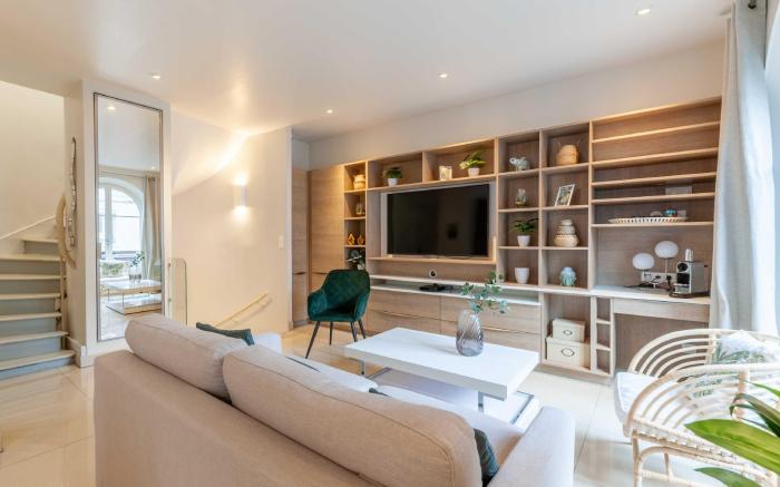 Luxurious 2 bedroom duplex on Place Morny