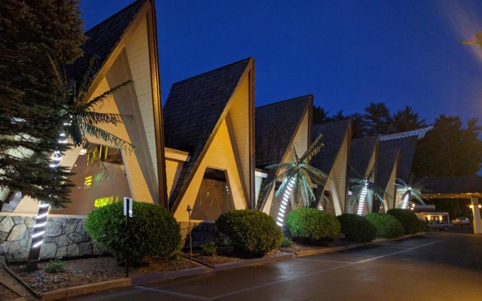 Tiki Resort, Wynfield Collection