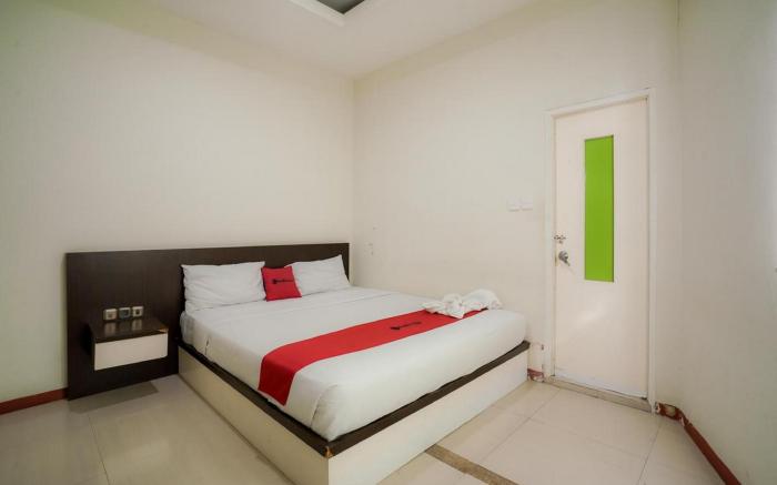 RedDoorz near Pantai Pede