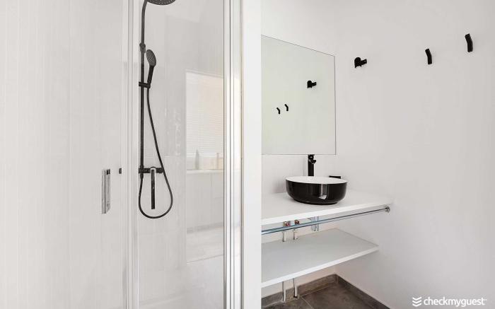 Modern apartment -2BR/6P- Oberkampf/République