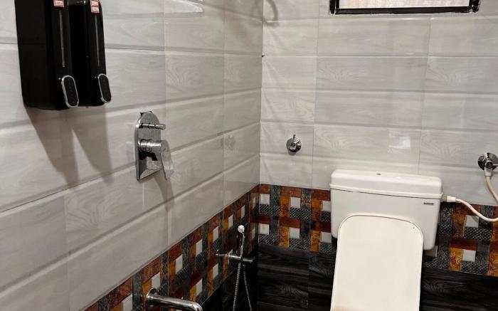 Coastal Retreat: 3 BHK Getaway 405