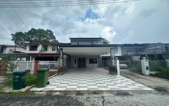 Karen Homestay Likas