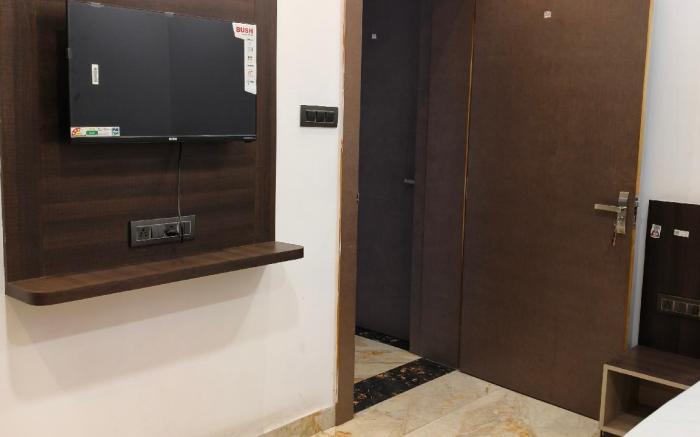 106 morden studio Suite 