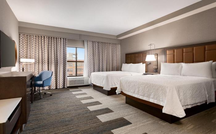 Hampton Inn & Suites Kansas City Downtown Crossroads, MO