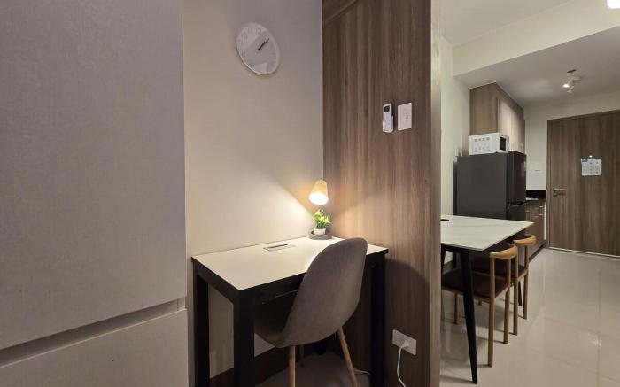 Condotel 1BR Unit w/ Balcony FAME Residences #FM10