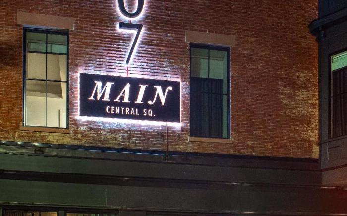 Lark Hotels 907 Main