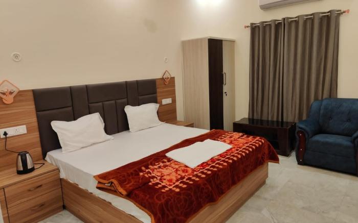 Goroomgo Varindavan Palace Ayodhya