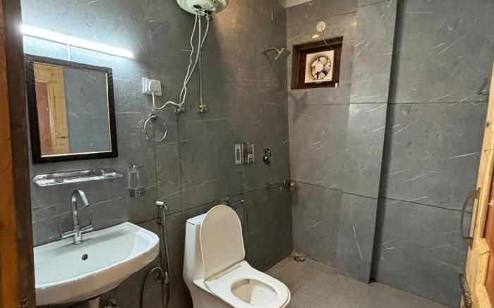 Kahaani: Valley View Room w/ WiFi & Apple Orchard