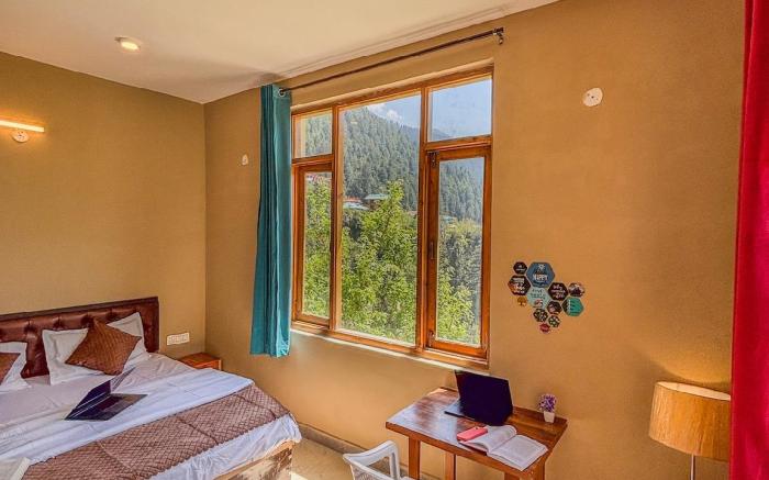 Kahaani: Valley View Room w/ WiFi & Apple Orchard