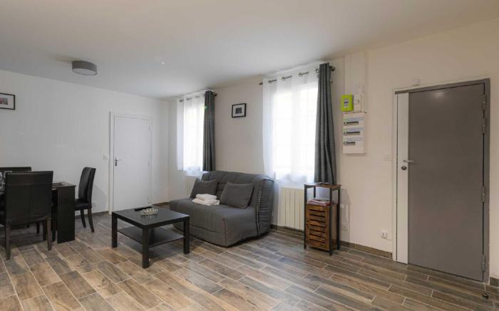 Urban Refuge in the Heart of the Marsh 1BDR / 3P