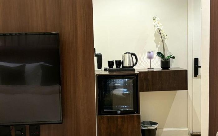 Quite a studio with comfortable hotel bed