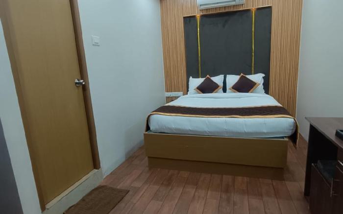 Green Palace Inn