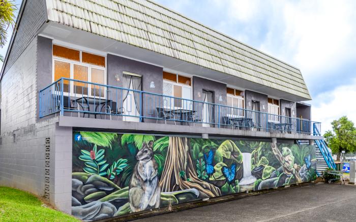 Innisfail Riverfront Motel