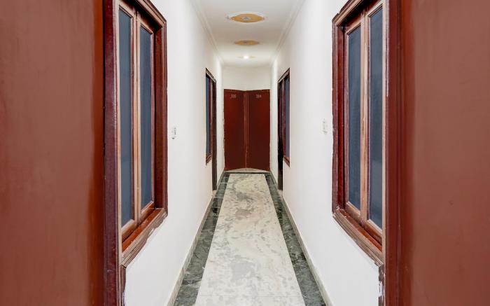 Hotel O Shilpgram Taj Mahal East Gate