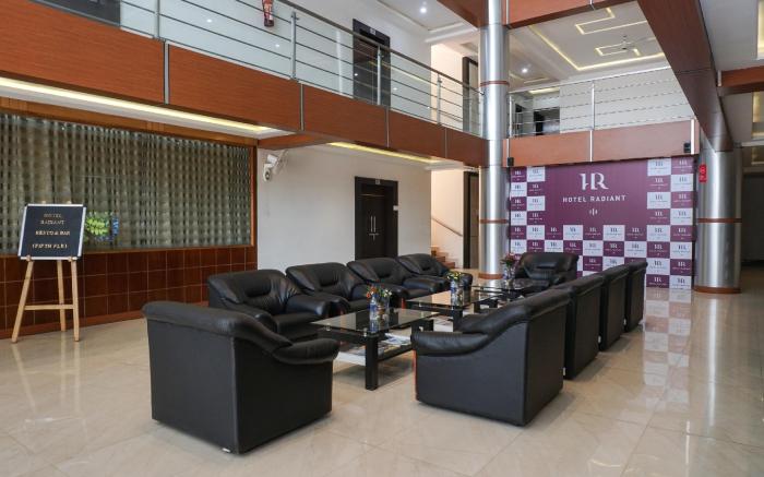 Capital O 3285 Hotel Radiant