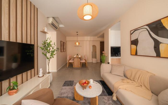 LuxeStay - Stylish 3BR City View, 5min BuiVien