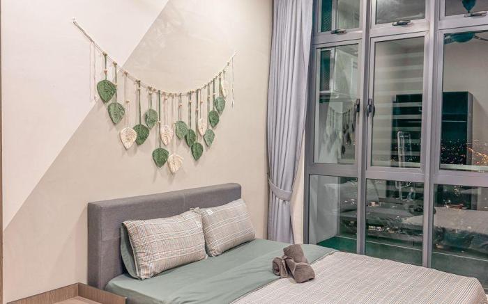 Starry x 1 Bedroom + Bathroom  *Netflix