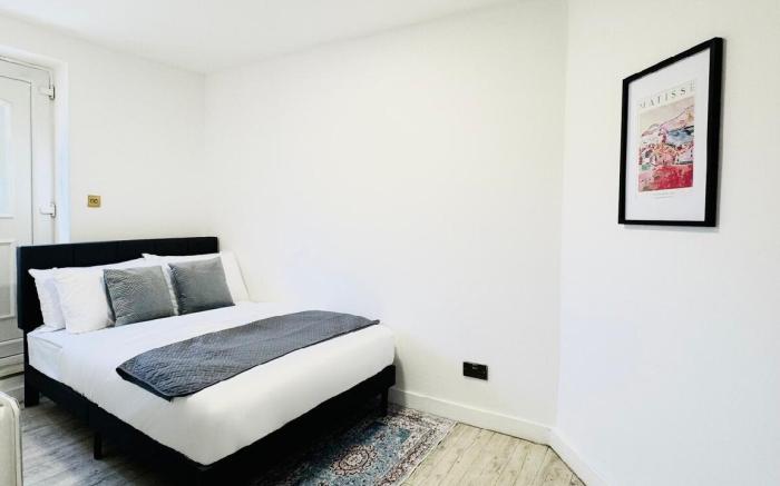 Modern Studio by Homely