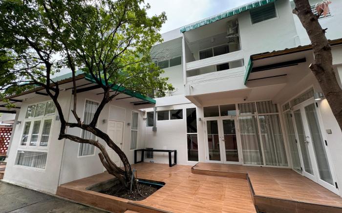 EM HOME Sukhumvit Bangkok near Train and Shopping