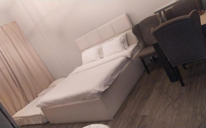 One Bedroom Kitchen and Hall