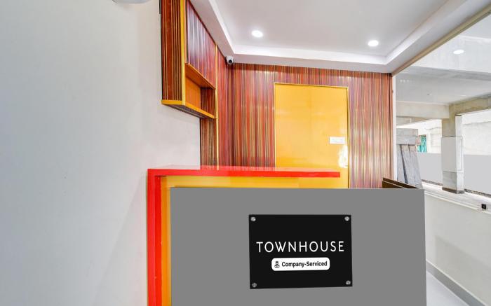 Super Townhouse Oak Kamineni Bus Stop