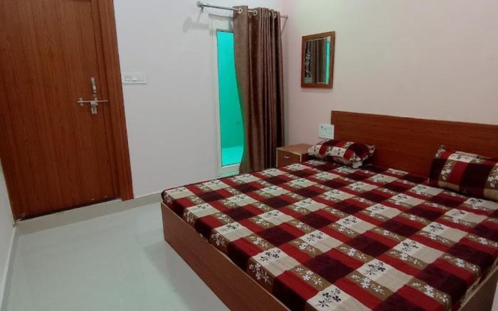 Goroomgo Saraswati Devi Atithi Bhawan Vrindavan