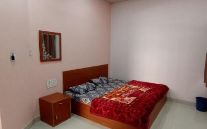 Goroomgo Saraswati Devi Atithi Bhawan Vrindavan